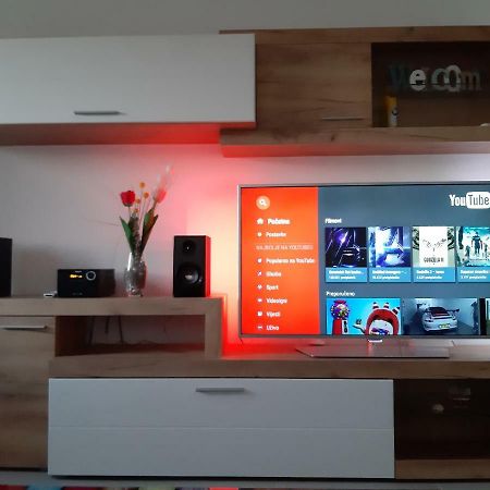 studio apartman Lady Appartamento Njivice Esterno foto