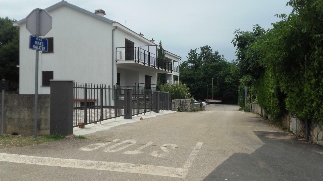 studio apartman Lady Appartamento Njivice Esterno foto