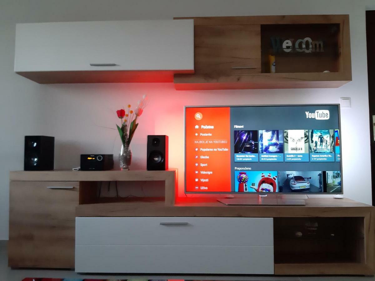 studio apartman Lady Appartamento Njivice Esterno foto