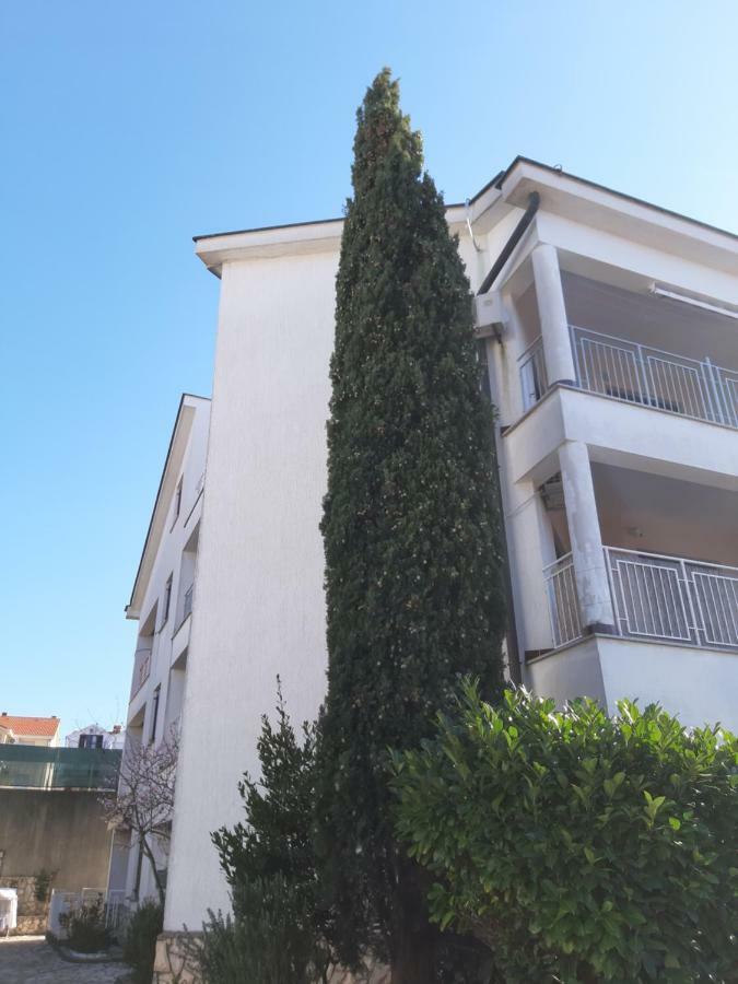 studio apartman Lady Appartamento Njivice Esterno foto