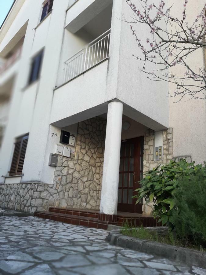 studio apartman Lady Appartamento Njivice Esterno foto