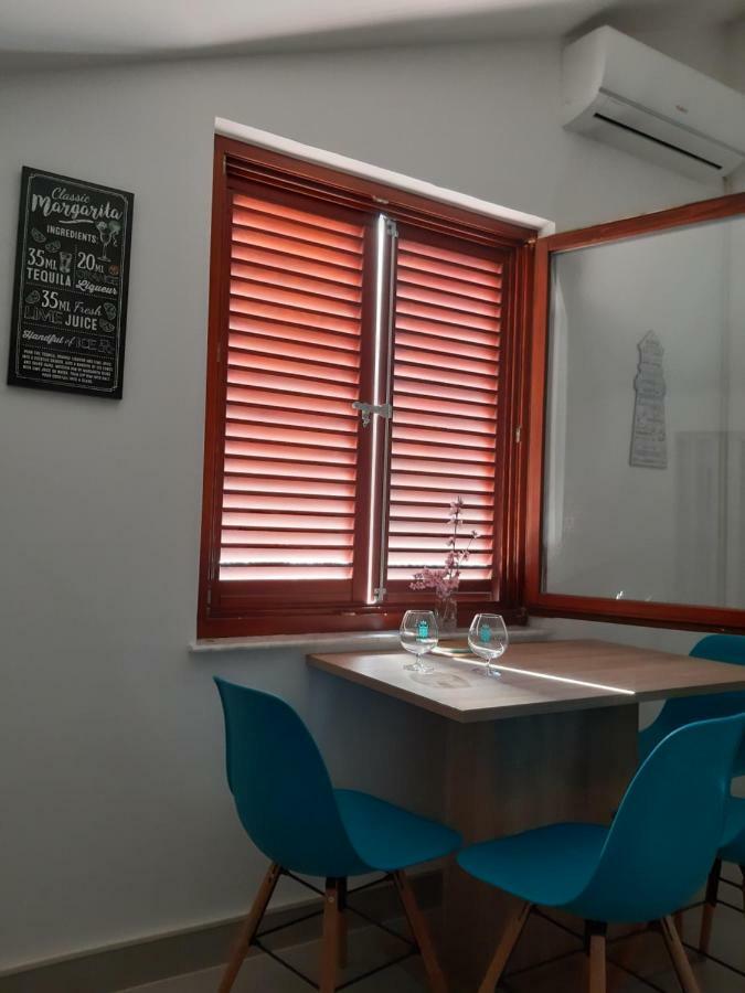 studio apartman Lady Appartamento Njivice Esterno foto